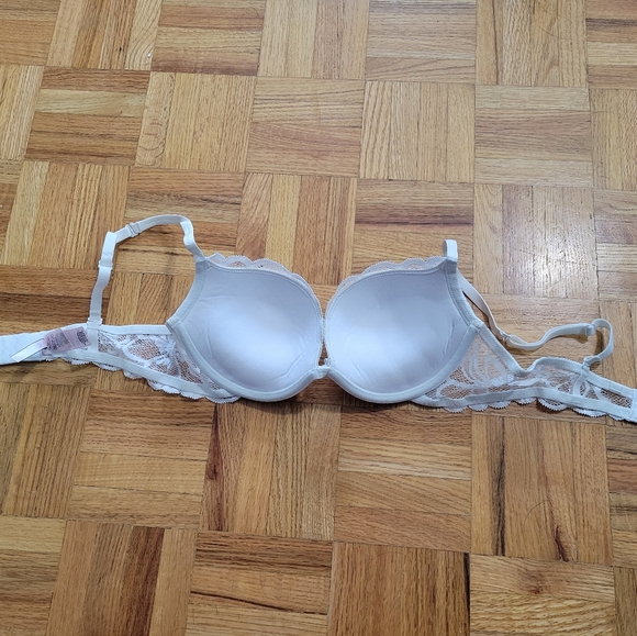 Victoria's Secret Bra - Picture 2 of 4